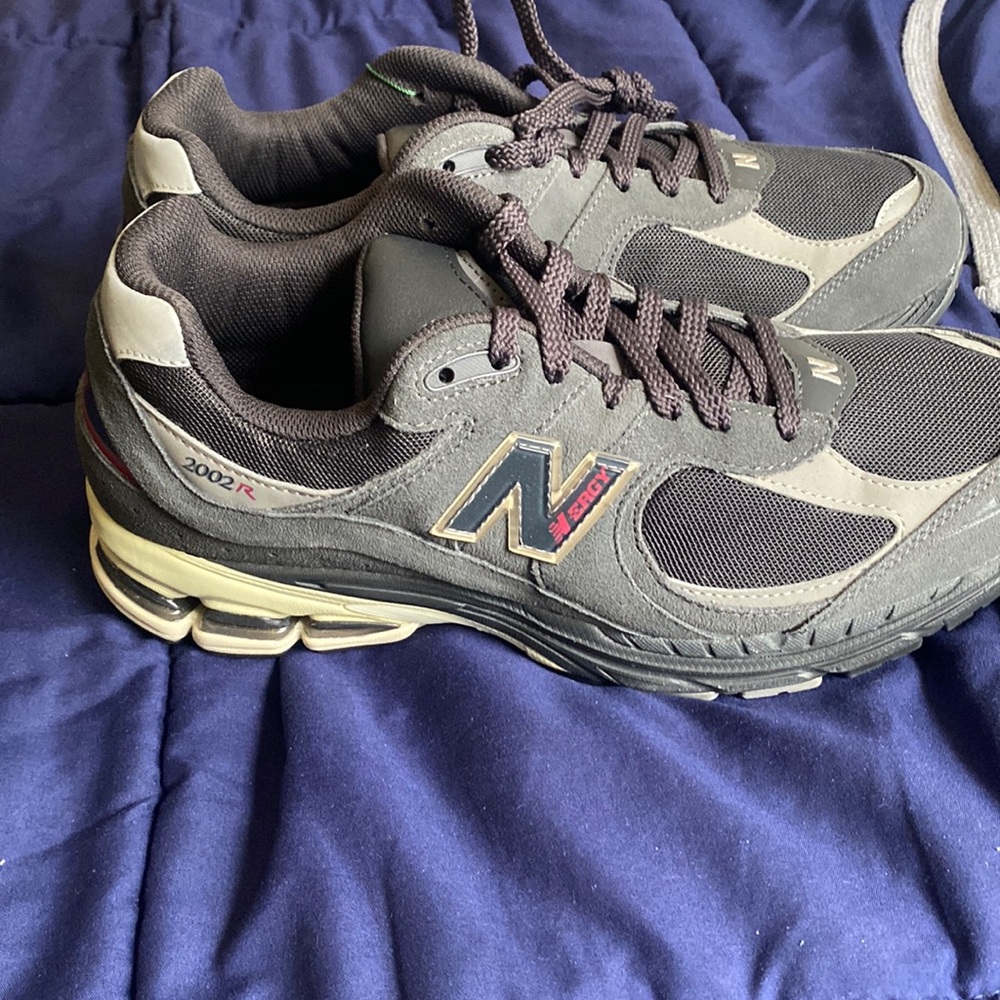 New Balance 2002R